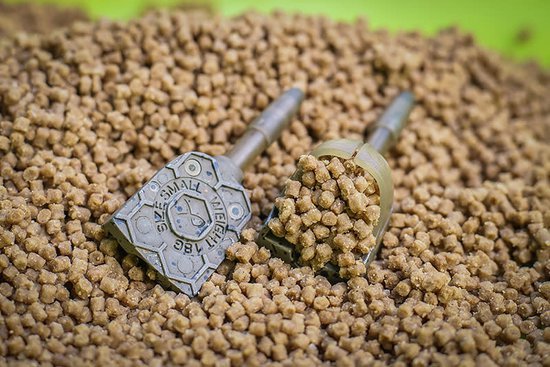 Fox Matrix Pellet Feeder
